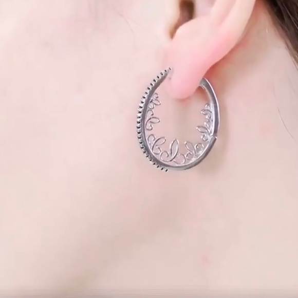 Silver Patterned Black Zircon Oval Hoop Earrings - Picture 5 of 7